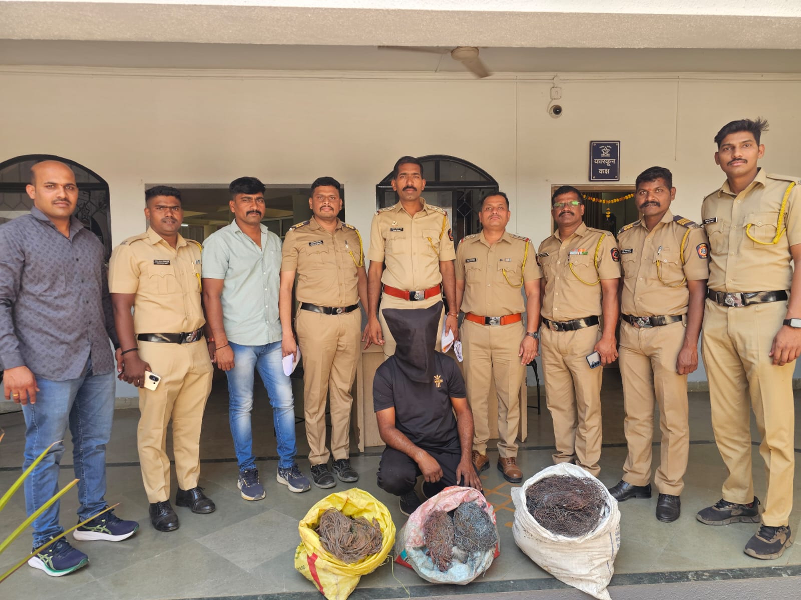 अल्पवयीन मुलांकडून चोरीचा माल घेणाऱ्या भंगार व्यवसायिकासह तिघांना अटक..