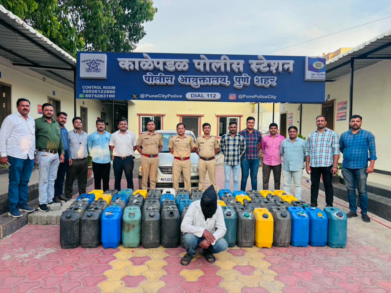 काळेपडळ पोलिसांची धडक कारवाई; हातभट्टी दारू विक्री करणारा इसम जेरबंद, ५.२३ लाखांचा मुद्देमाल जप्त